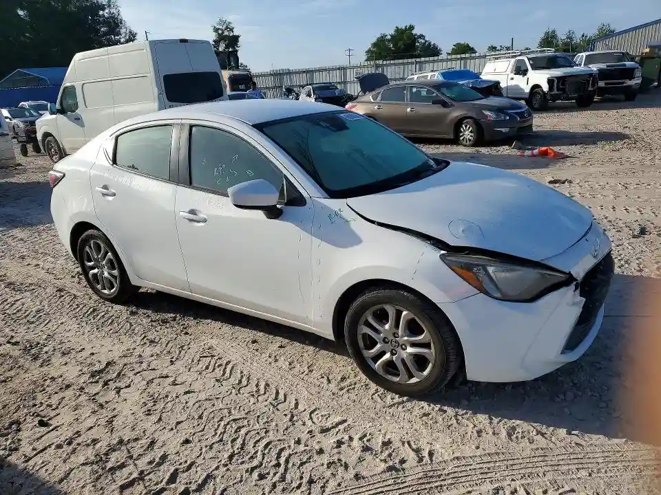 3MYDLBYV7HY187549 2017 TOYOTA YARIS-3