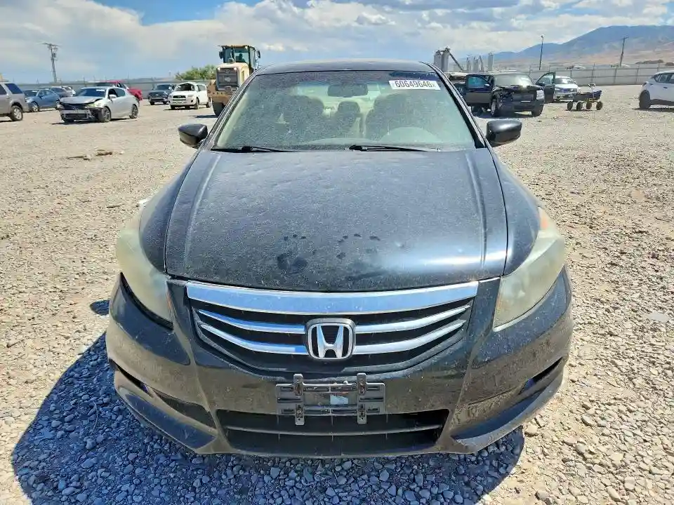 1HGCP3F84BA012755 2011 HONDA ACCORD-4