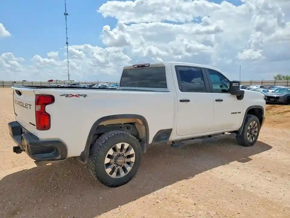 1GC1YME78NF125830 2022 CHEVROLET SILVERADO-2