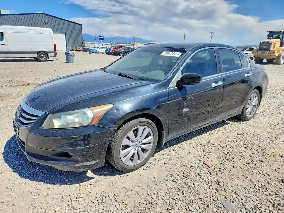 1HGCP3F84BA012755 2011 HONDA ACCORD-0