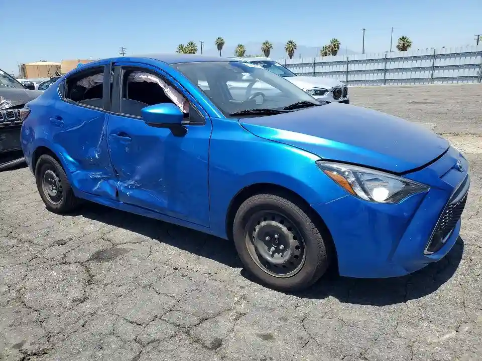 3MYDLBYV7KY527211 2019 TOYOTA YARIS-3