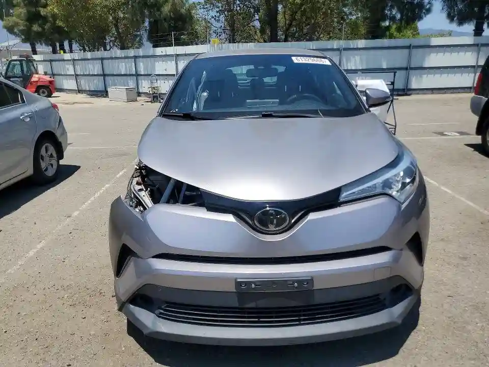 NMTKHMBX2JR001022 2018 TOYOTA C-HR-4