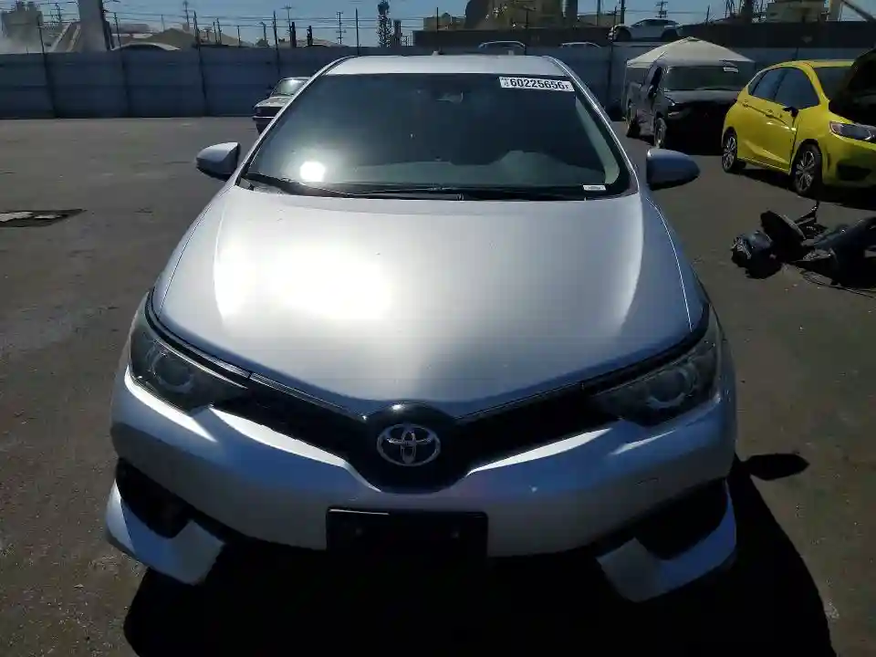 JTNKARJE8JJ576236 2018 TOYOTA COROLLA-4