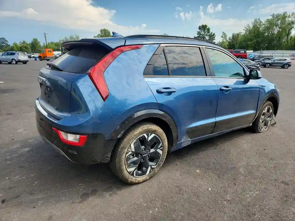 KNDCR3L13P5021365 2023 KIA NIRO-2