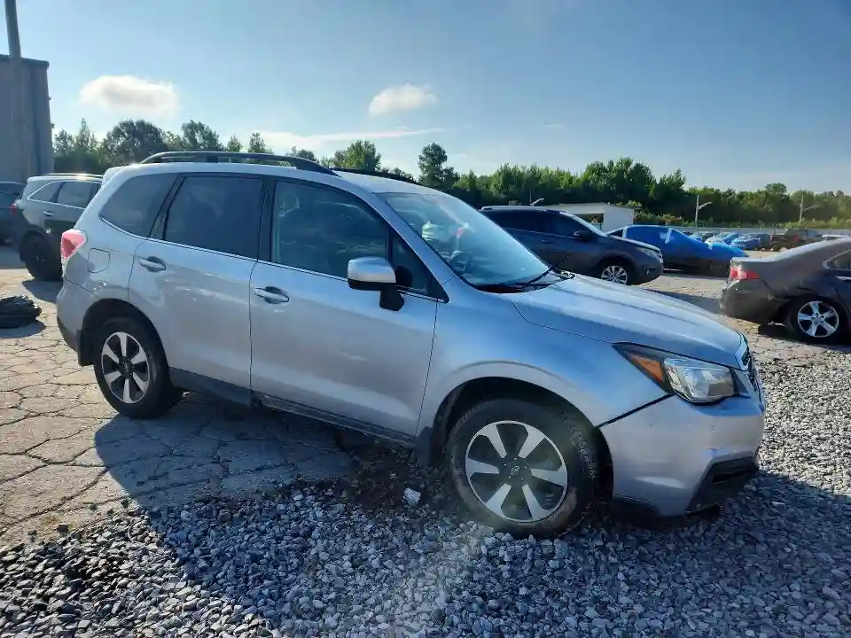JF2SJARC2JH446888 2018 SUBARU FORESTER-3