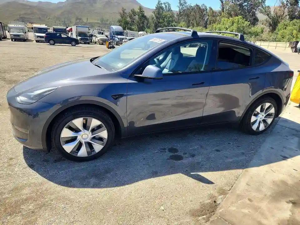 7SAYGDEEXPF928052 2023 TESLA MODEL Y-0