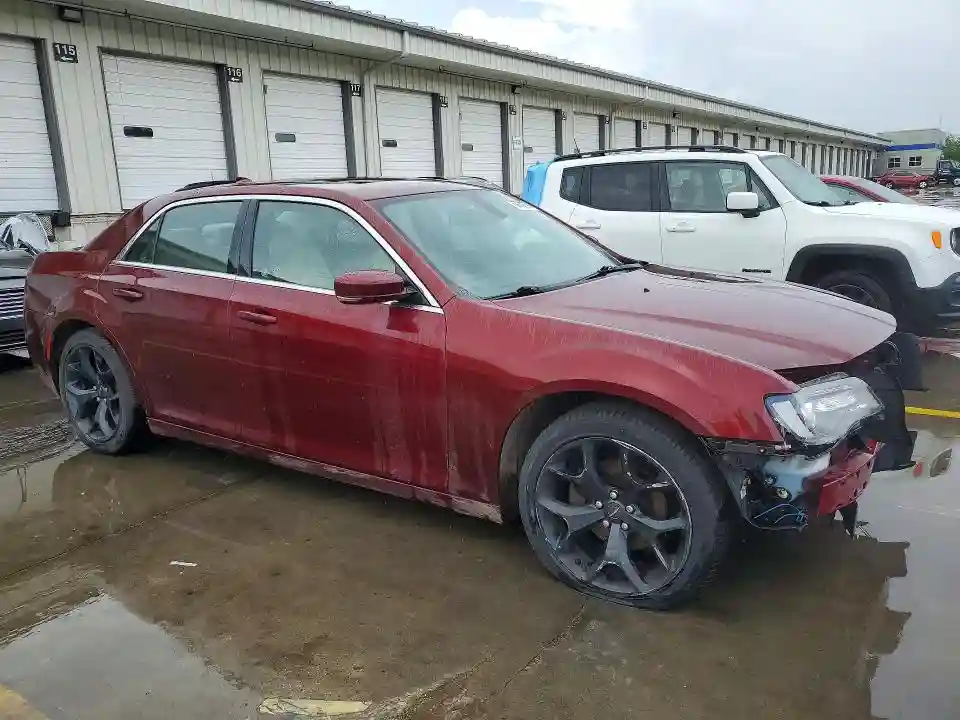 2C3CCAAG9JH117339 2018 CHRYSLER 300-3