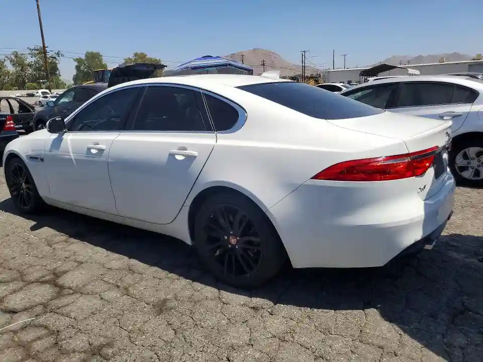 SAJBK4BV6HCY28598 2017 JAGUAR XF-1