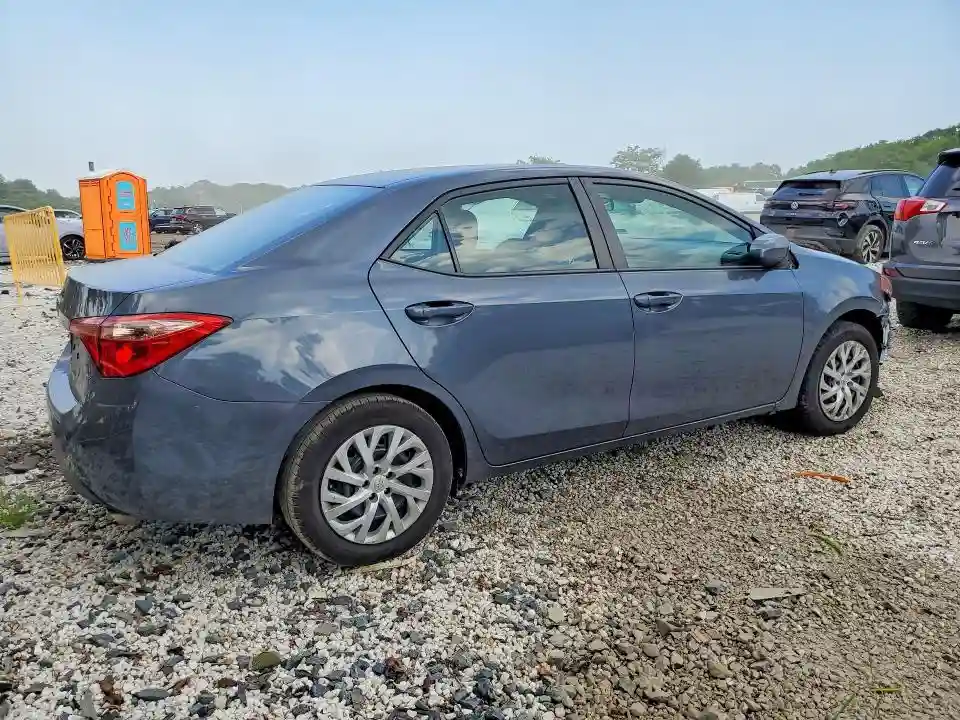 5YFBURHE4JP829789 2018 TOYOTA COROLLA-2