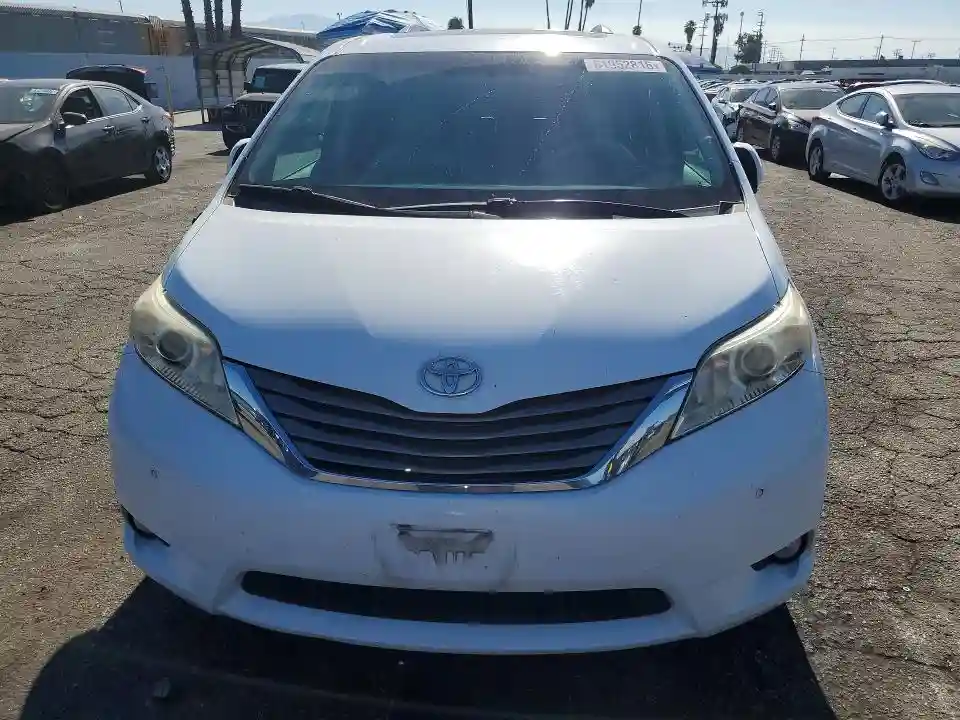 5TDYK3DC8ES422136 2014 TOYOTA SIENNA-4