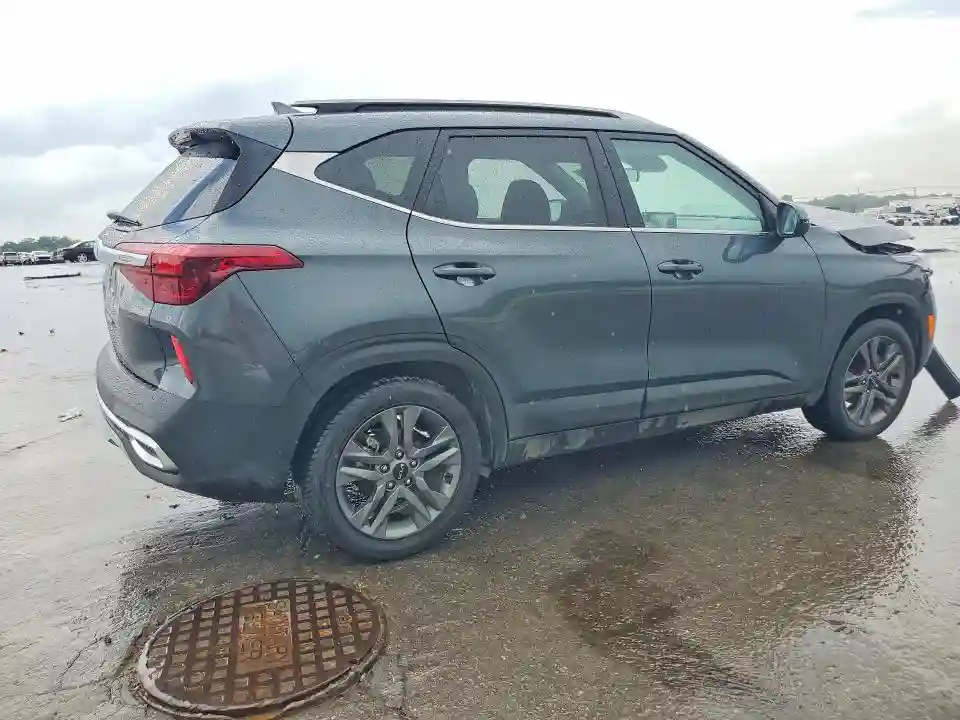 KNDEU2AAXP7431069 2023 KIA SELTOS-2