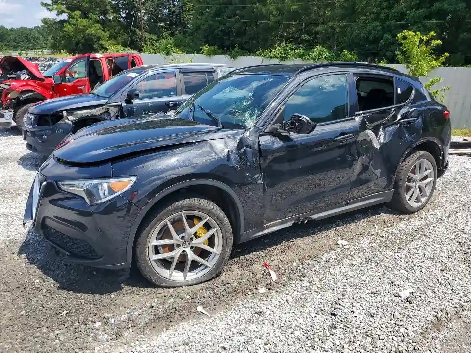 ZASFAKNN5J7B66957 2018 ALFA ROMEO STELVIO-0