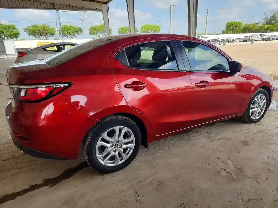 3MYDLBYV1JY302636 2018 TOYOTA YARIS IA B-2