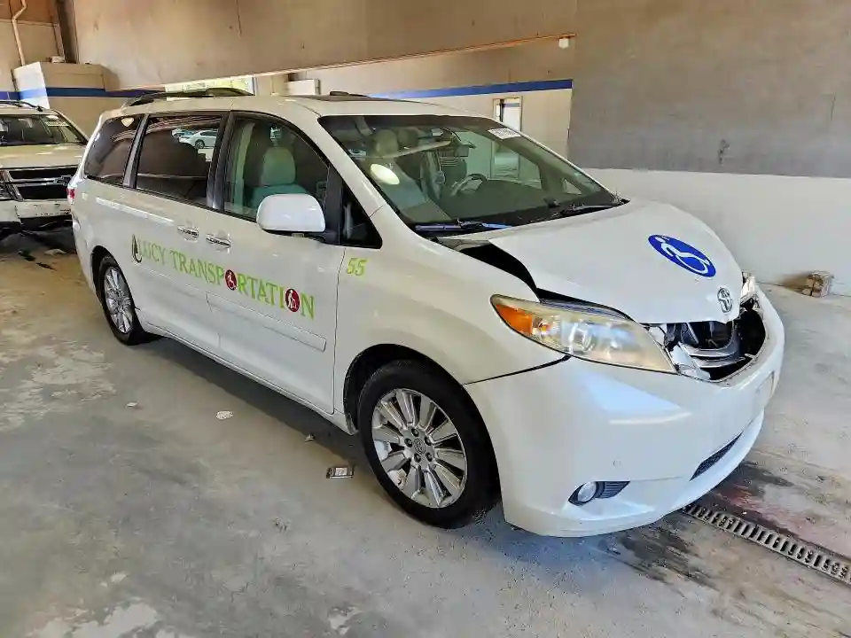 5TDYK3DC7BS112829 2011 TOYOTA SIENNA-3