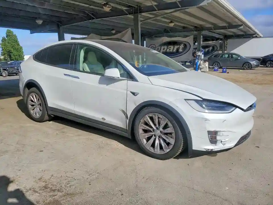 5YJXCBE28JF141476 2018 TESLA MODEL X-3