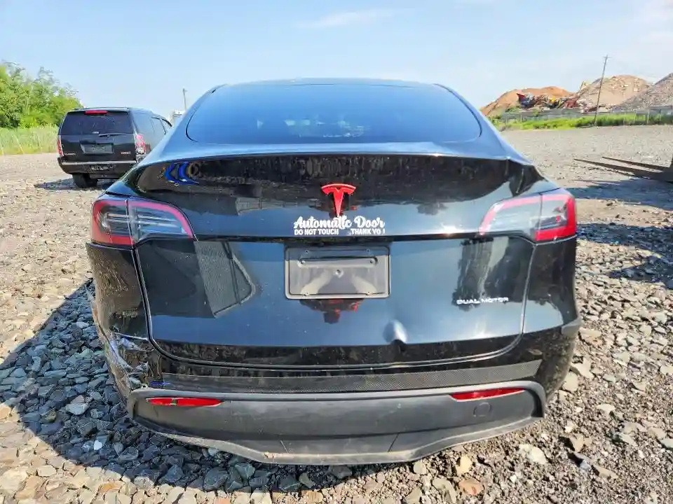 7SAYGDEE8PA174422 2023 TESLA MODEL Y-5