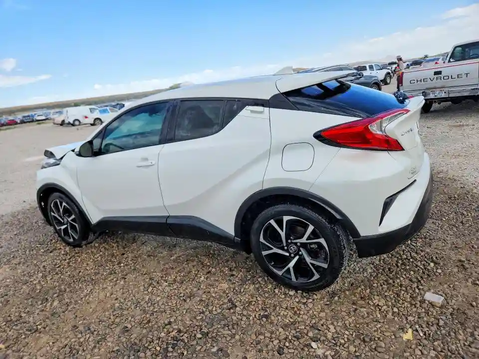NMTKHMBX4JR027671 2018 TOYOTA C-HR-1