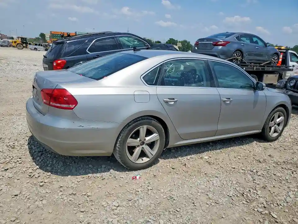 1VWBP7A37DC017076 2013 VOLKSWAGEN PASSAT-2