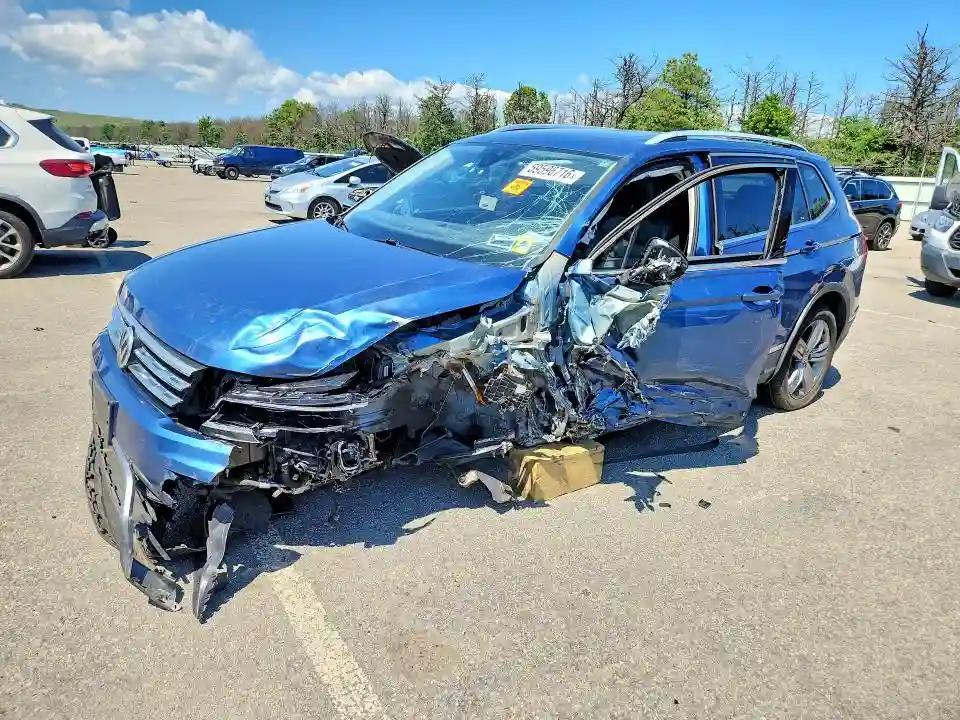 3VV4B7AX2JM174782 2018 VOLKSWAGEN TIGUAN-0