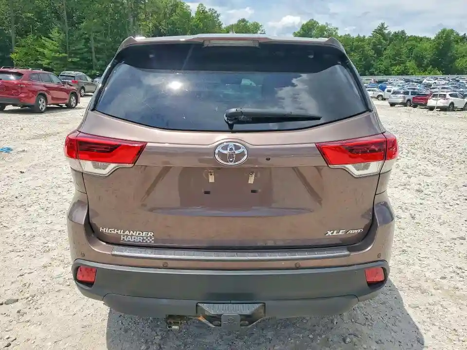 5TDJZRFH7JS843381 2018 TOYOTA HIGHLANDER-5