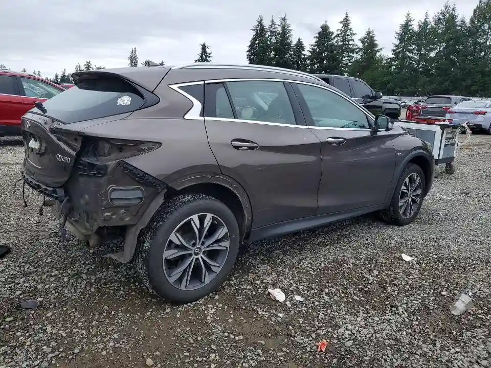 SJKCH5CR2HA017205 2017 INFINITI QX30 PREMI-2