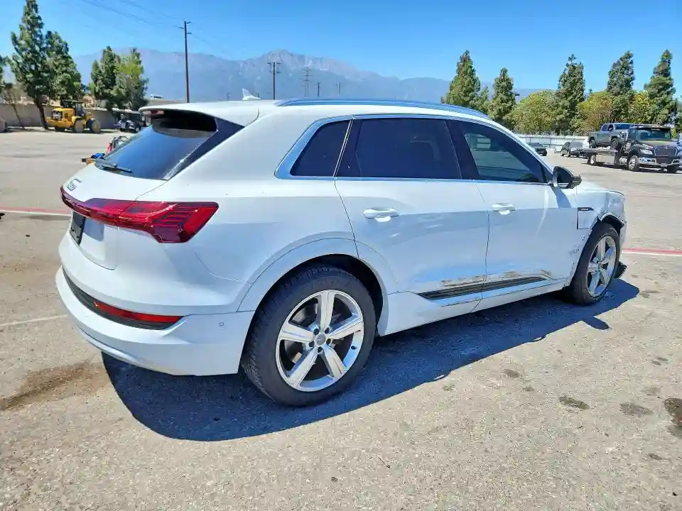 WA1LAAGE6KB005397 2019 AUDI E-TRON-2