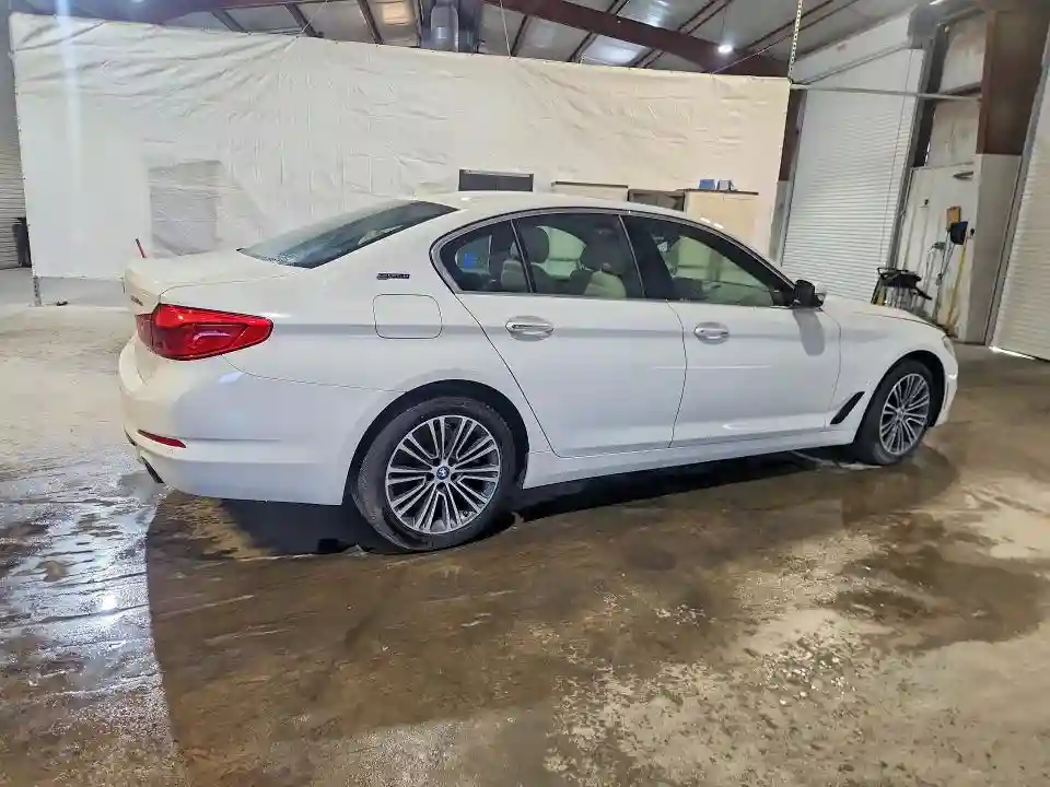 WBAJB1C55JB083990 2018 BMW 5 SERIES-2