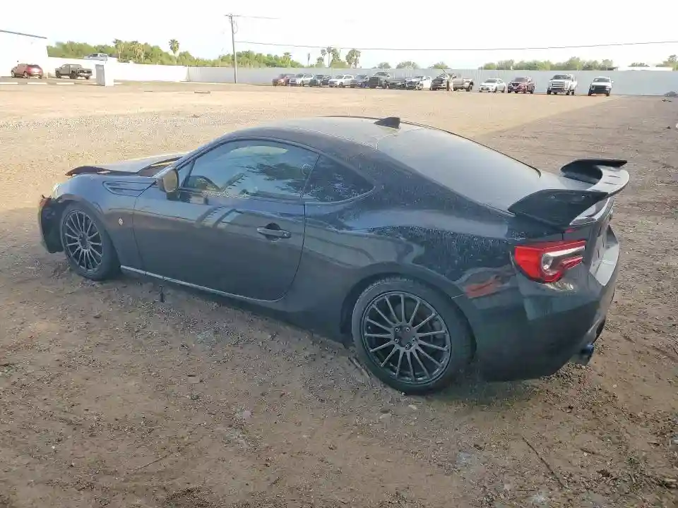 JF1ZNAE16J9701001 2018 TOYOTA 86-1