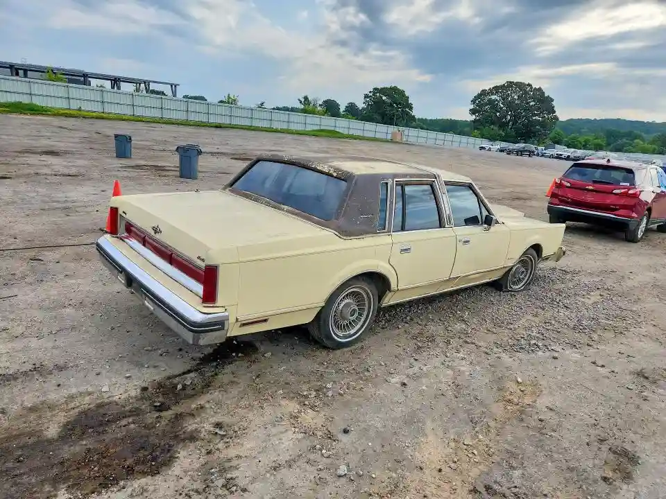 1LNBP94F3BY612359 1981 LINCOLN TOWNCAR-2