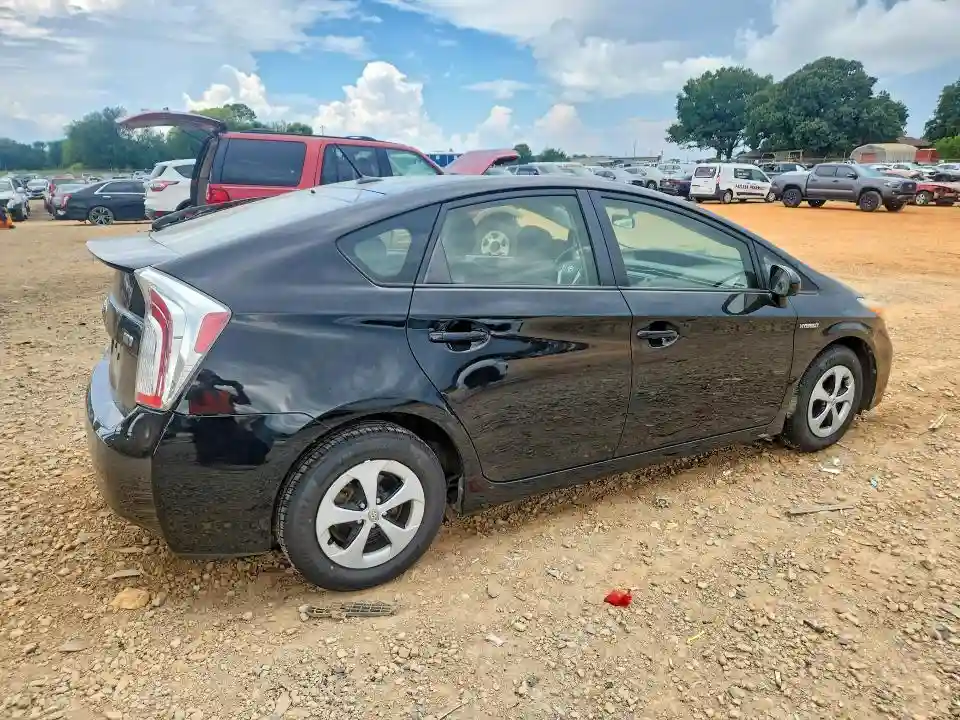 JTDKN3DU9E0390581 2014 TOYOTA PRIUS-2