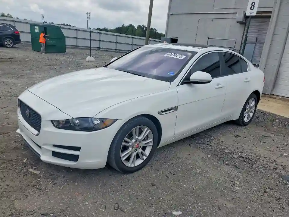 SAJAJ4FX4JCP25812 2018 JAGUAR XE-0