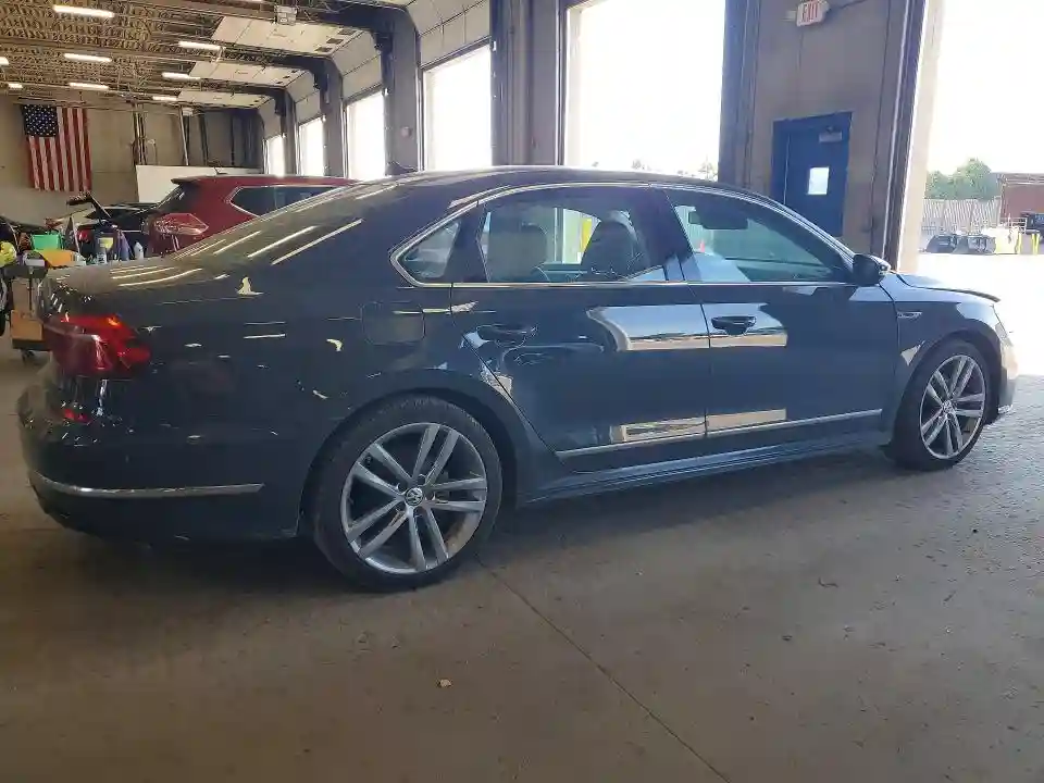 1VWDT7A3XHC037770 2017 VOLKSWAGEN PASSAT-2