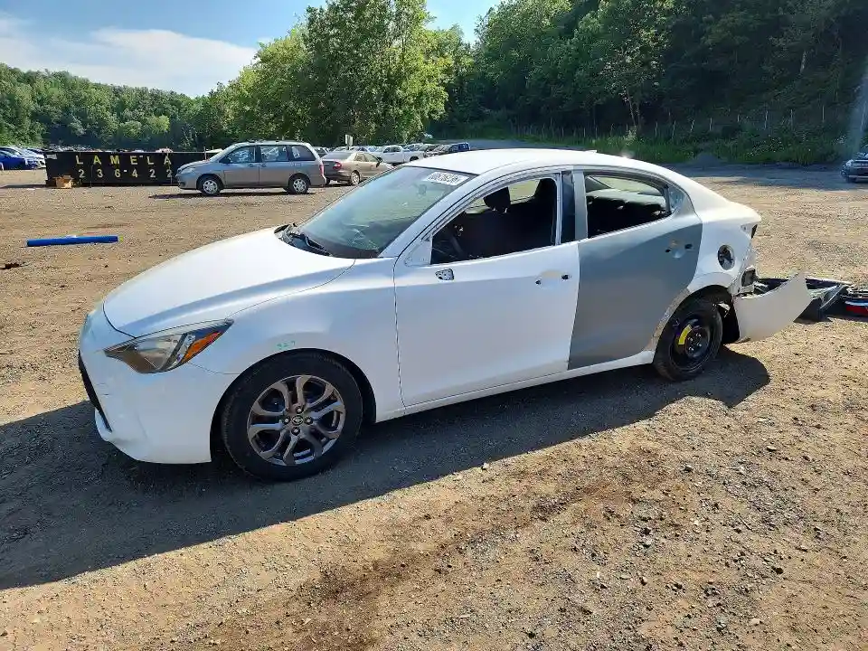 3MYDLBYV6KY520590 2019 TOYOTA YARIS-0