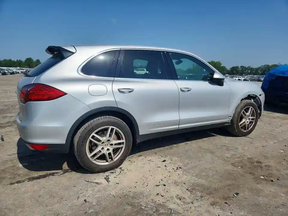 WP1AB2A25BLA41802 2011 PORSCHE CAYENNE-2