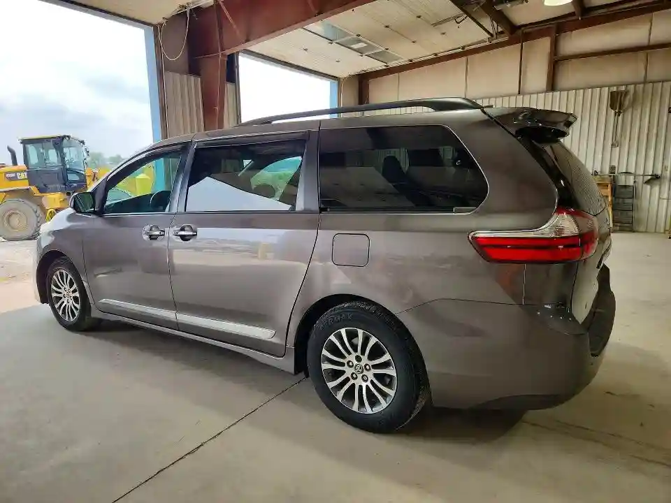 5TDYZ3DC2JS944783 2018 TOYOTA SIENNA-1