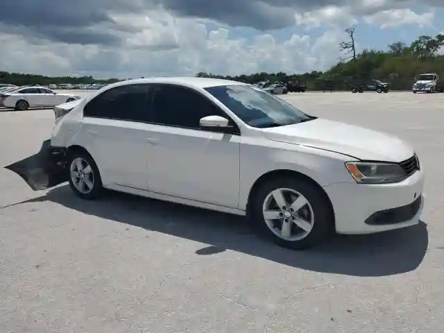 3VW3L7AJ8CM065374 2012 VOLKSWAGEN JETTA-3