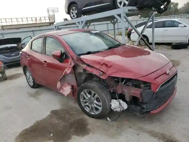3MYDLBYV4HY171938 2017 TOYOTA YARIS-3