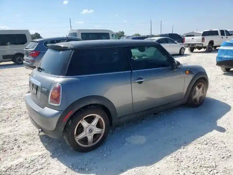 WMWMF3C53ATZ22963 2010 MINI COOPER-2