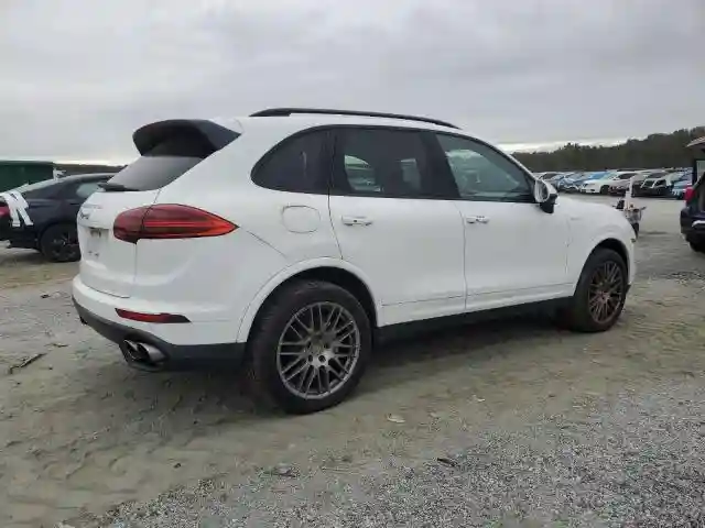 WP1AE2A27HLA70329 2017 PORSCHE CAYENNE-2