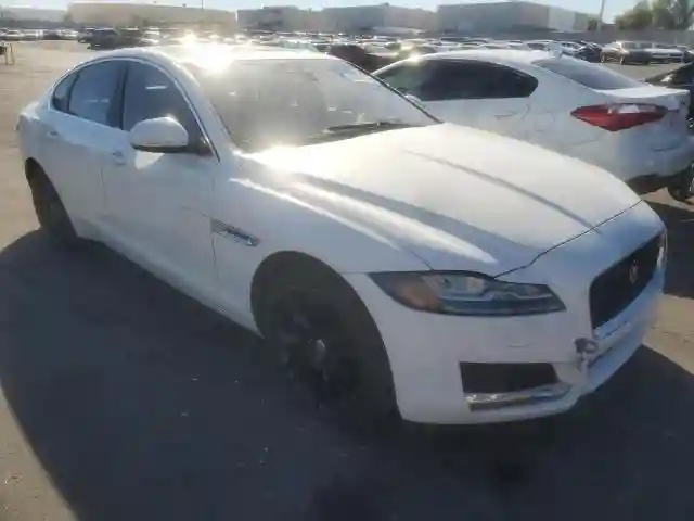 SAJBE4BV8GCY13557 2016 JAGUAR XF-3