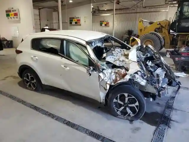 KNDPMCAC0M7944973 2021 KIA SPORTAGE-3