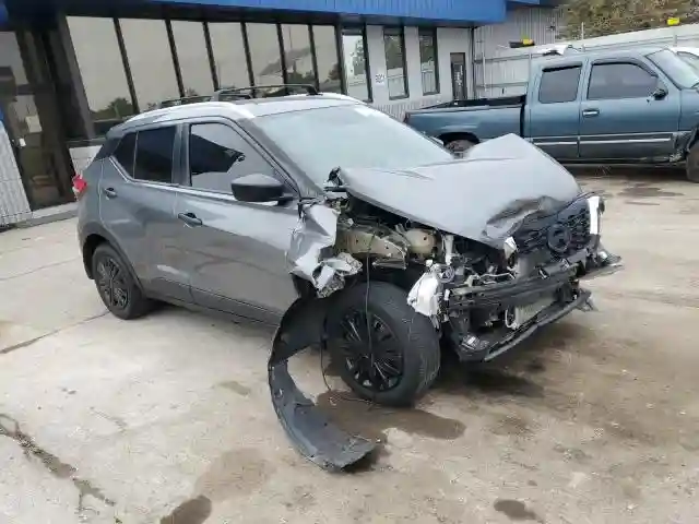 3N1CP5CU4JL533481 2018 NISSAN KICKS-3