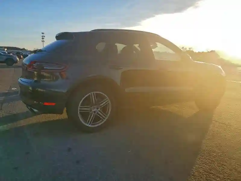 WP1AB2A53JLB39588 2018 PORSCHE MACAN-2