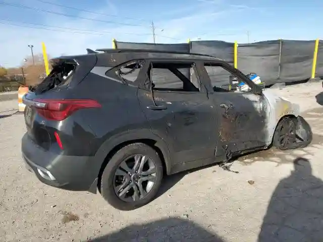 KNDEUCAA2M7148599 2021 KIA SELTOS-2