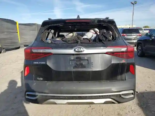 KNDEUCAA2M7148599 2021 KIA SELTOS-5