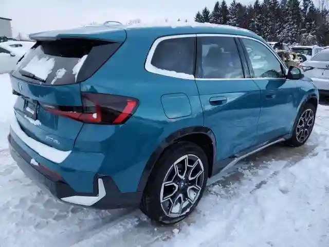 WBX73EF04P5X95869 2023 BMW X1-2