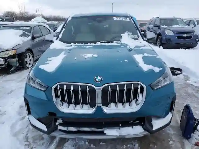 WBX73EF04P5X95869 2023 BMW X1-4