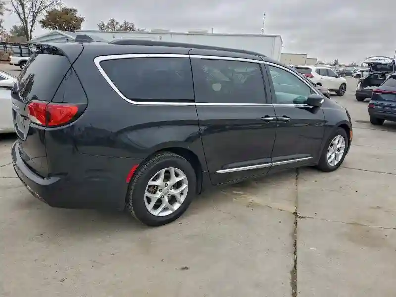 2C4RC1BG2HR820855 2017 CHRYSLER PACIFICA-2