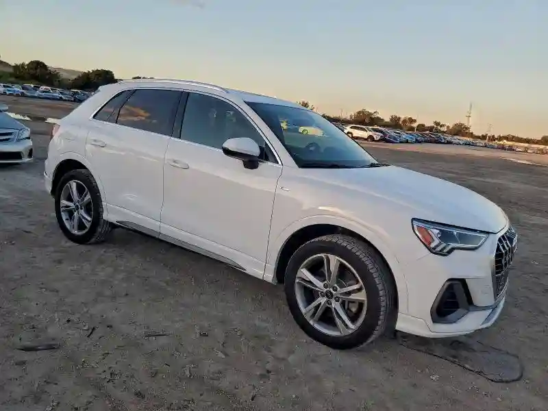 WA1DECF38P1023045 2023 AUDI Q3-3