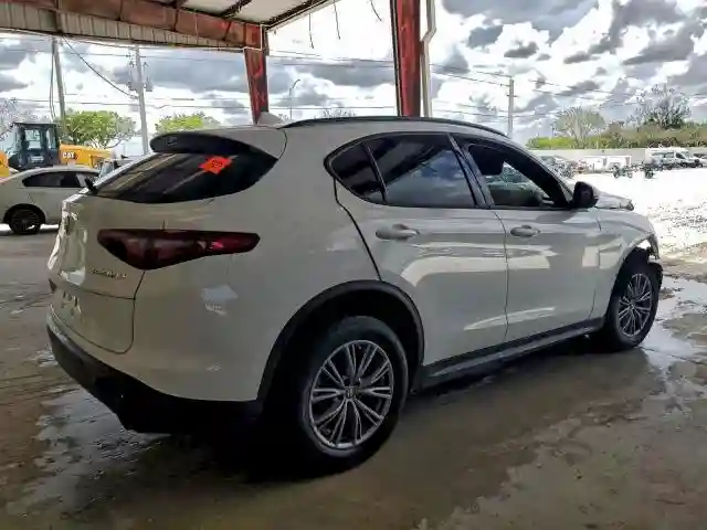 ZASPAJAN5N7D28208 2022 ALFA ROMEO STELVIO-2